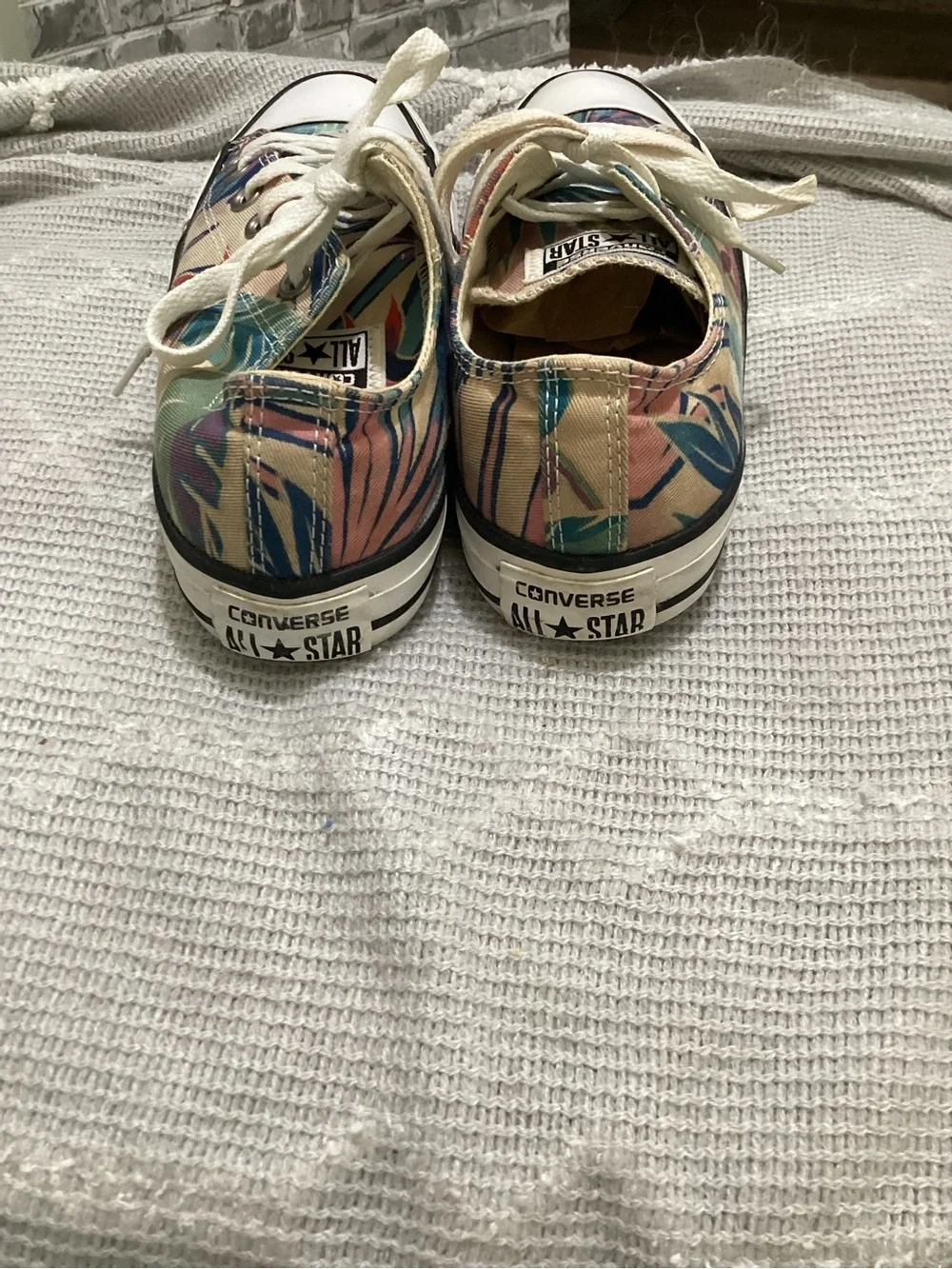 Converse Low-Top Tropical  Floral Canvas Multicolor Sneakers Womens Sz 7